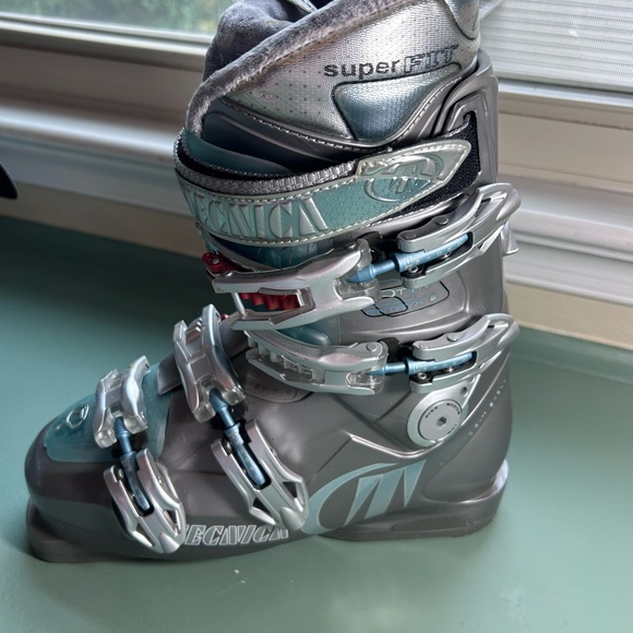 Tecnica Attiva Entryx Women’s Ski Boots - Picture 2 of 14
